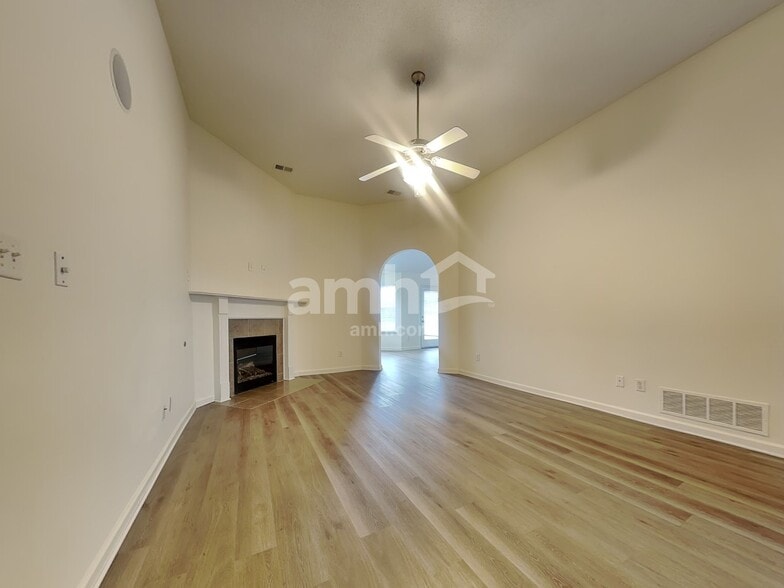 Building Photo - 3145 Amanda Belle