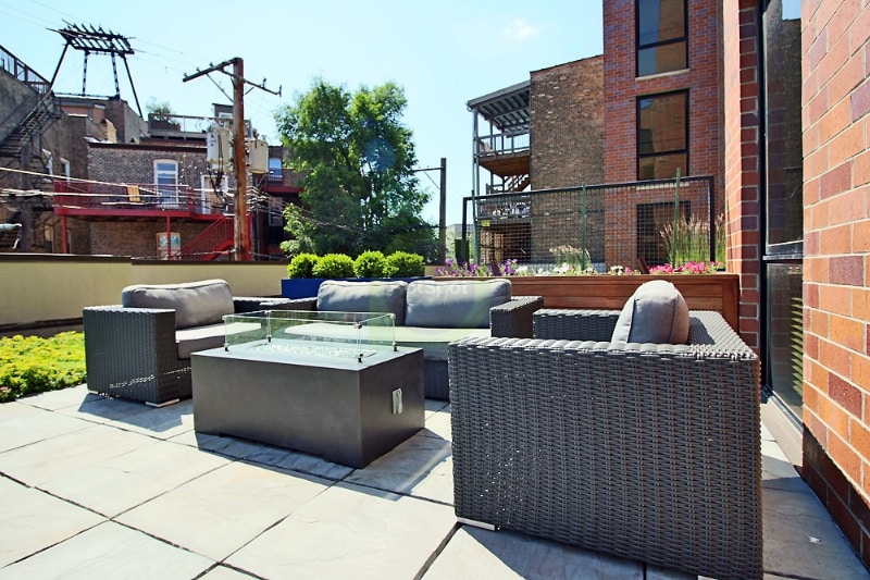 Building Photo - 824 N Milwaukee Ave