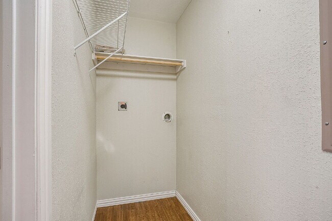 Building Photo - Updated Duplex in Weatherford