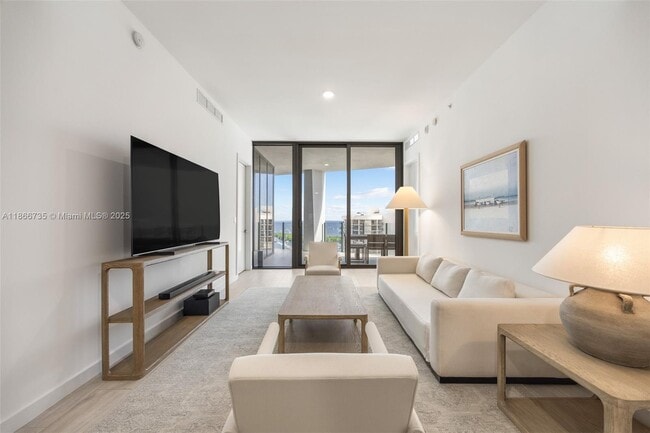 Building Photo - 2831 S Bayshore Dr