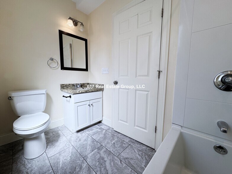 Building Photo - 35 Pratt St