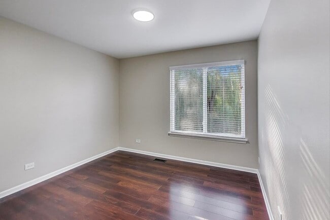 Building Photo - 926 S W Ave