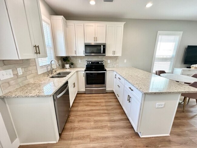 Building Photo - 433 Adams Avenue Valparaiso, FL 32580
