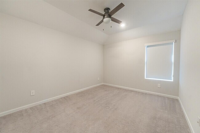 Building Photo - 2123 Rosewood Pnes Ln