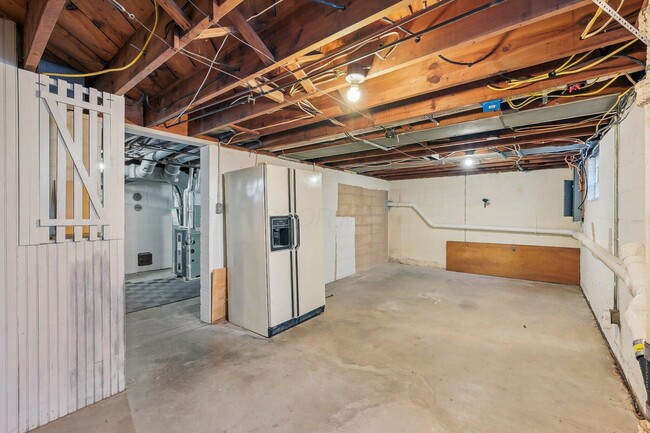 Building Photo - 909 S Roosevelt Ave