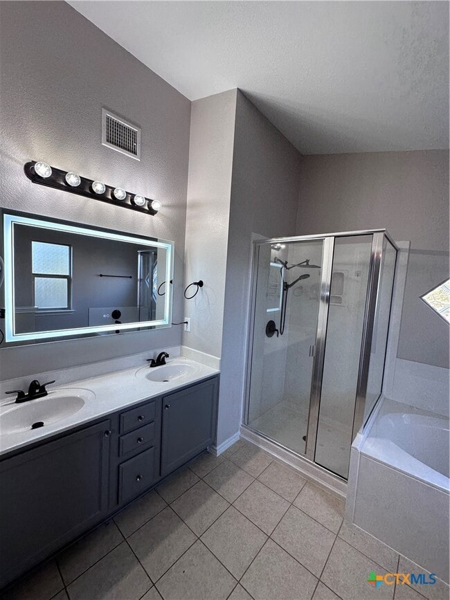 Building Photo - 6902 Golden Oak Ln