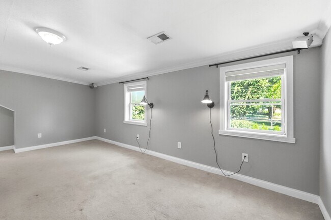 Building Photo - 908 Shroyer Rd