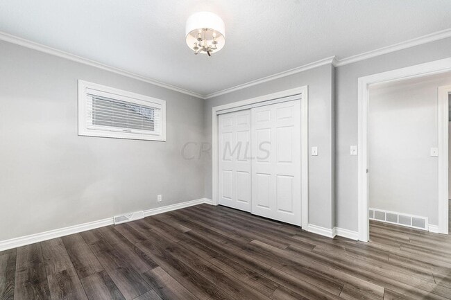 Building Photo - 2850 Pickwick Dr