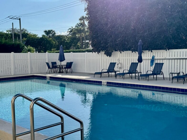 Building Photo - 1527 S Flagler Dr