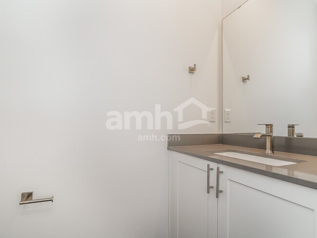 Building Photo - 7615 Verona Loop