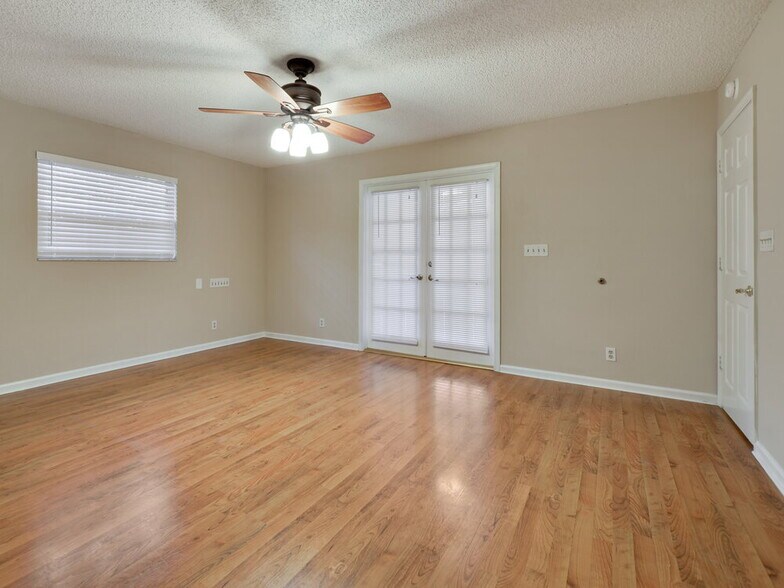 Building Photo - 13640 Jonquil Pl