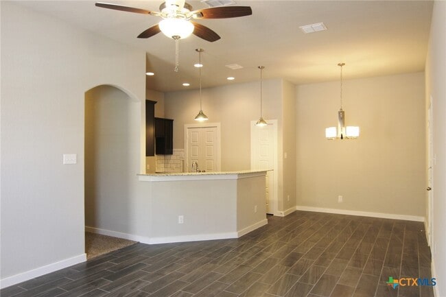 Building Photo - 542 Creekside Frst