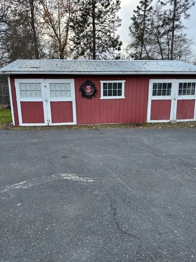 Building Photo - Half Off First Month's Full Rent!!