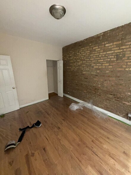Building Photo - 4605 N Kimball Ave