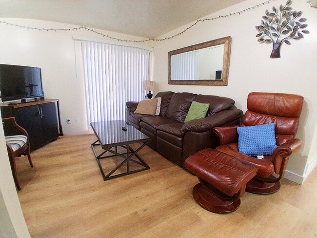 Building Photo - 1080 E 450 N