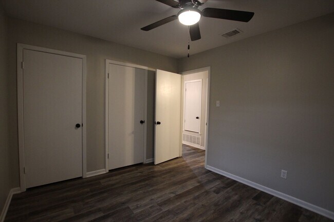 Building Photo - Coming Soon!  Remodeled 3 Bedroom 2 Bath! Large Yard!