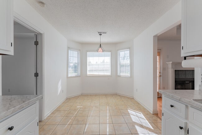 Building Photo - 290 Stone Hill Dr