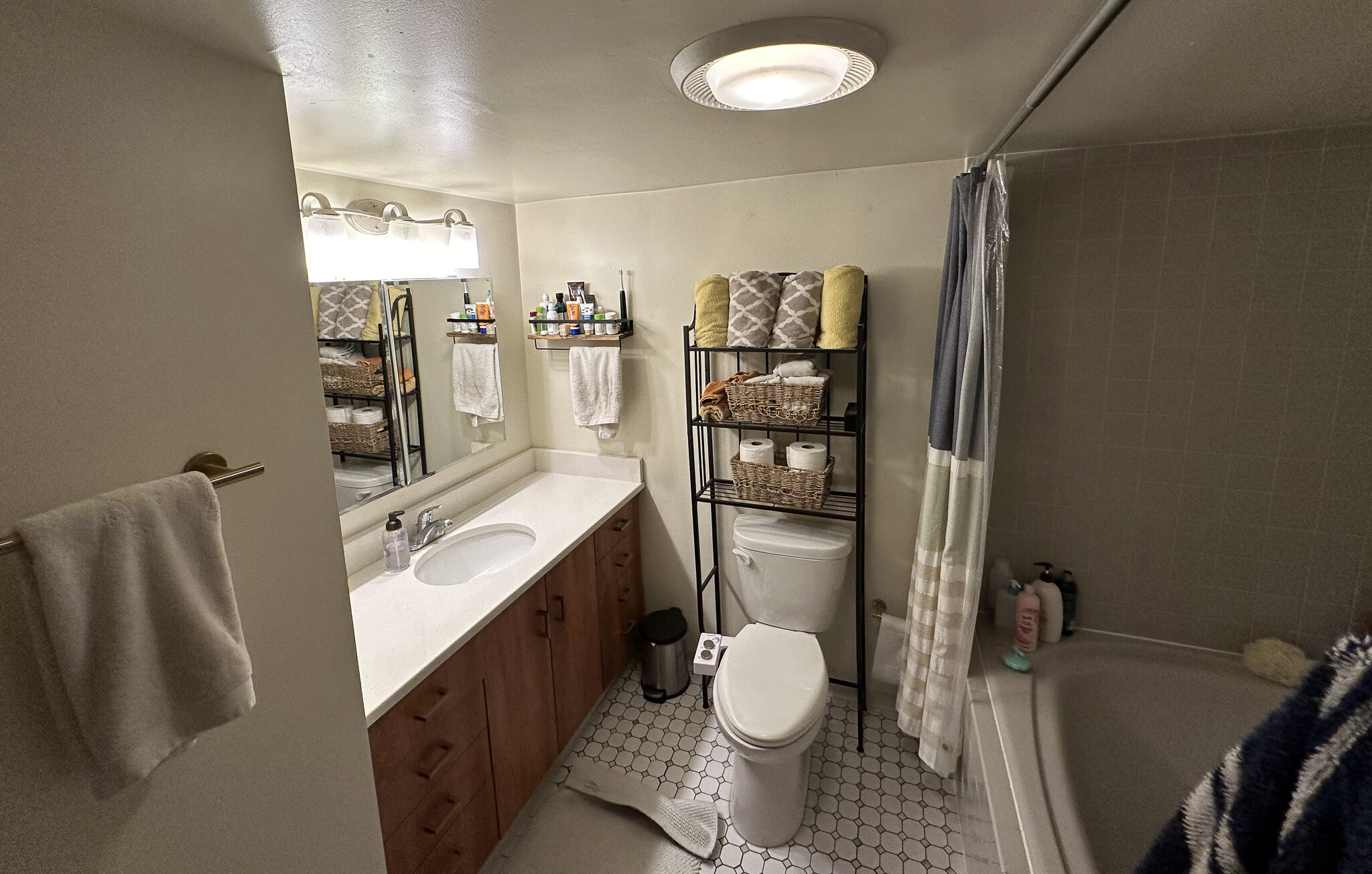 Bathroom - 2217 N Magnolia Ave