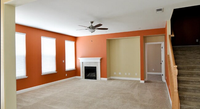Building Photo - For Rent – Spacious 4-Bedroom Home with Bo...