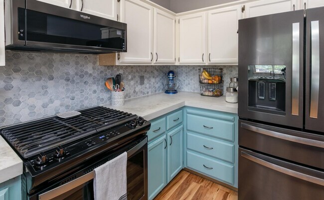 Building Photo - 404 Settler Dr
