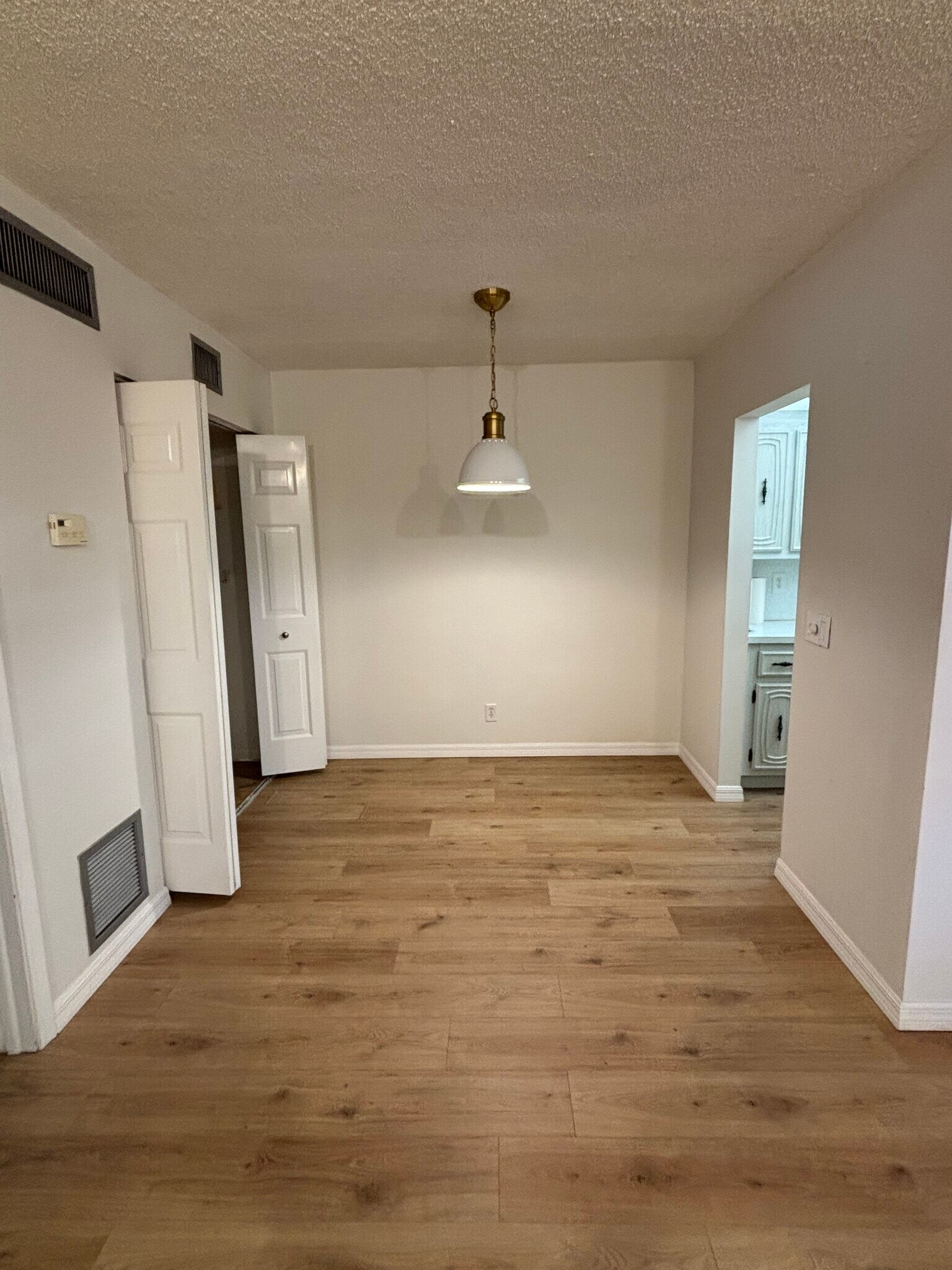 Building Photo - 305 E Ocean Ave