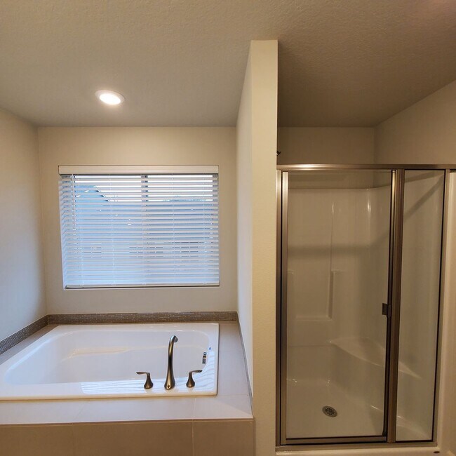 Building Photo - New 3 bedroom 2 bath home in Albany, Easy drive to Corvallis, Lebanon or I-5