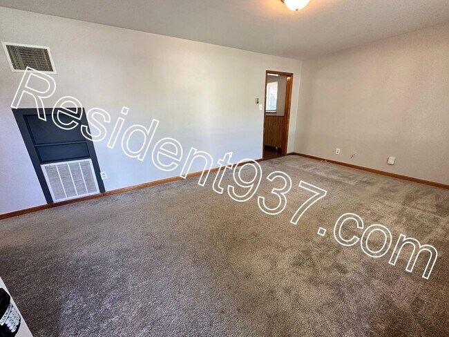 Building Photo - 3 Bed 1 bath home