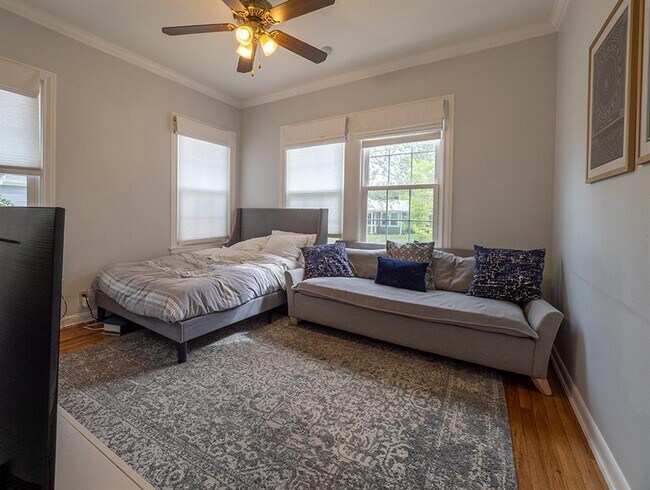 Building Photo - 1026 E 44th St