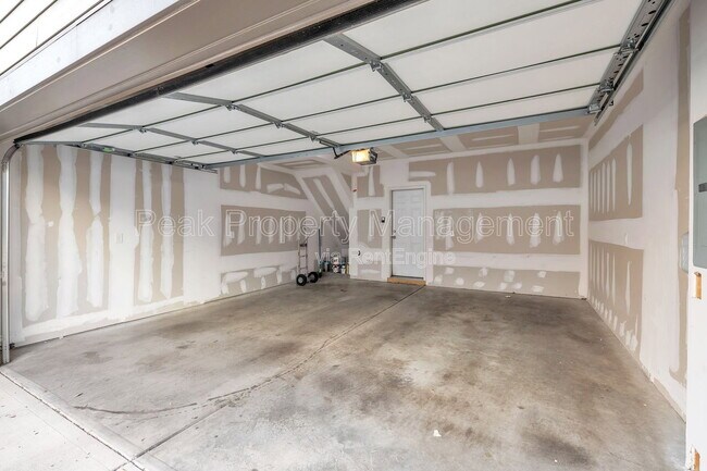 Building Photo - 4951 Old Main St