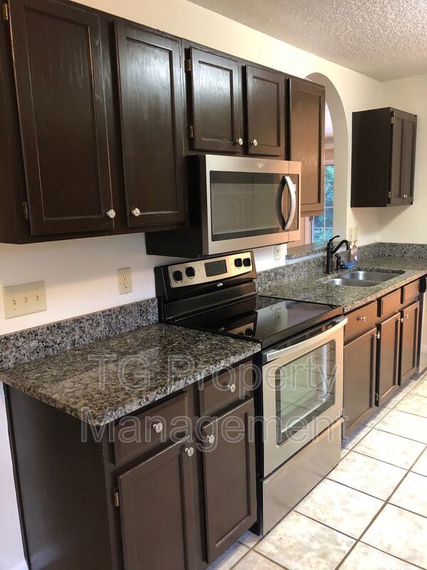 Building Photo - 12910 Forest Glen Ct S