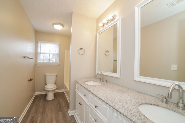 Building Photo - 5885 S Quail Dr