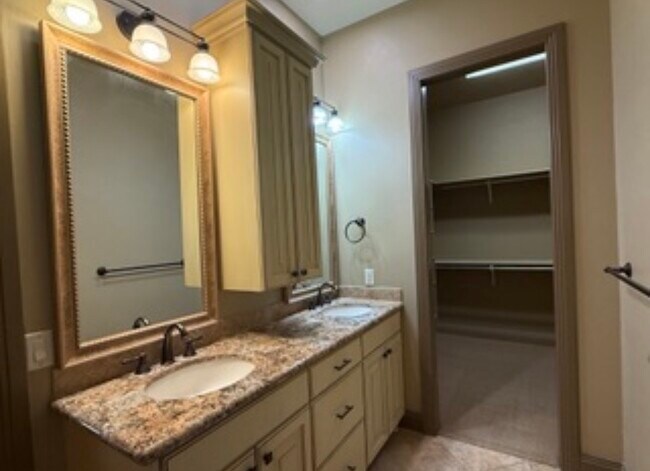 Building Photo - 1854 Stonebridge Dr