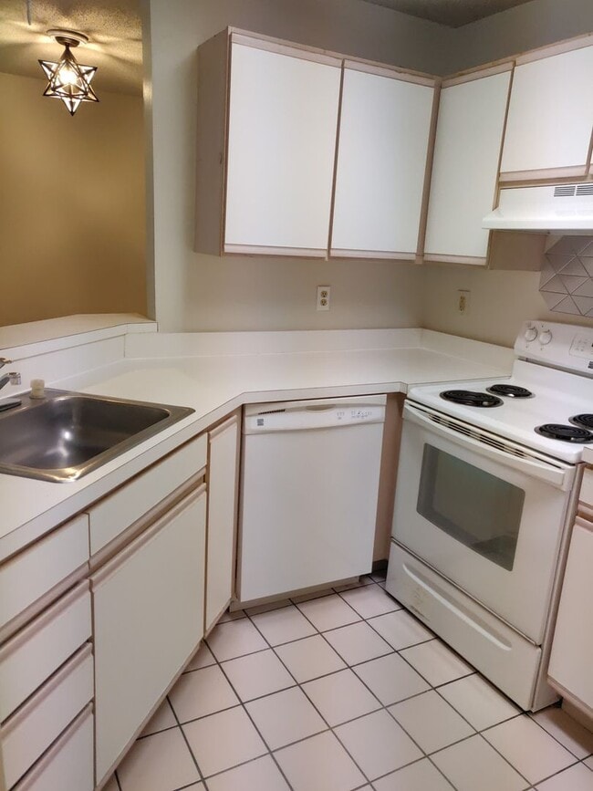 Building Photo - Charming 2 Bedroom/ 1 Bathroom Condo in Parkville, MD!