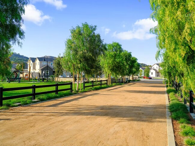 Building Photo - Luxury Living at The Farm