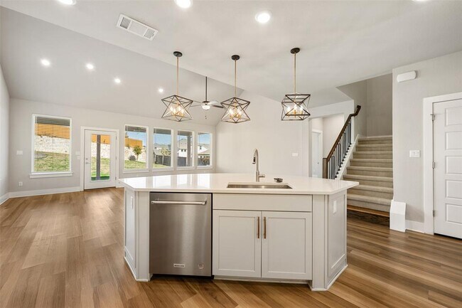 Building Photo - 2104 Prairie Oaks Dr