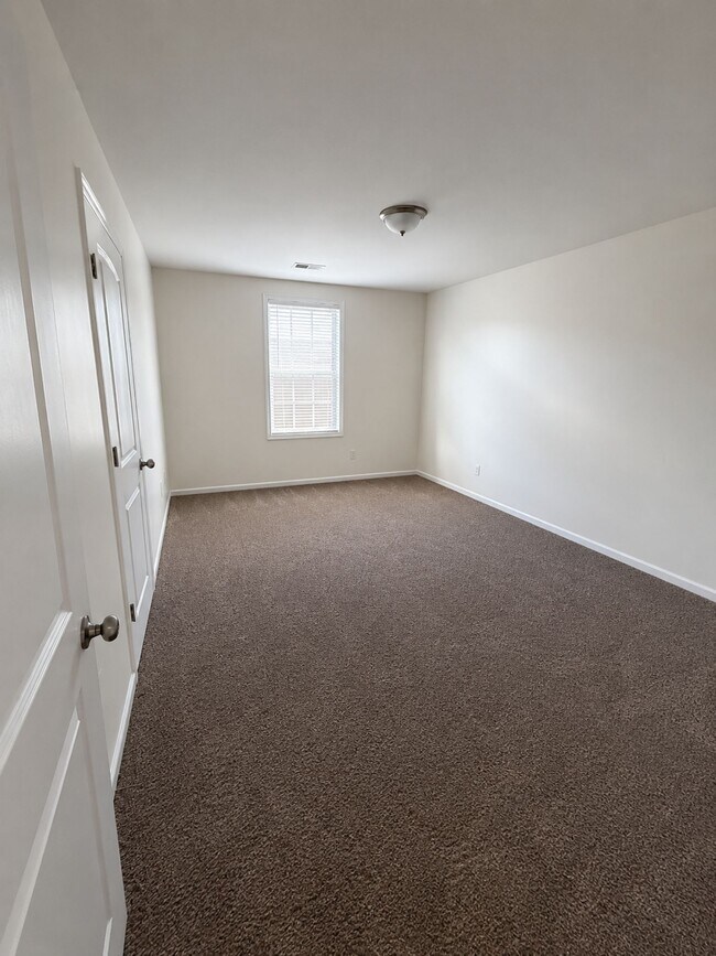 Building Photo - 2572 Shoal Park Rd