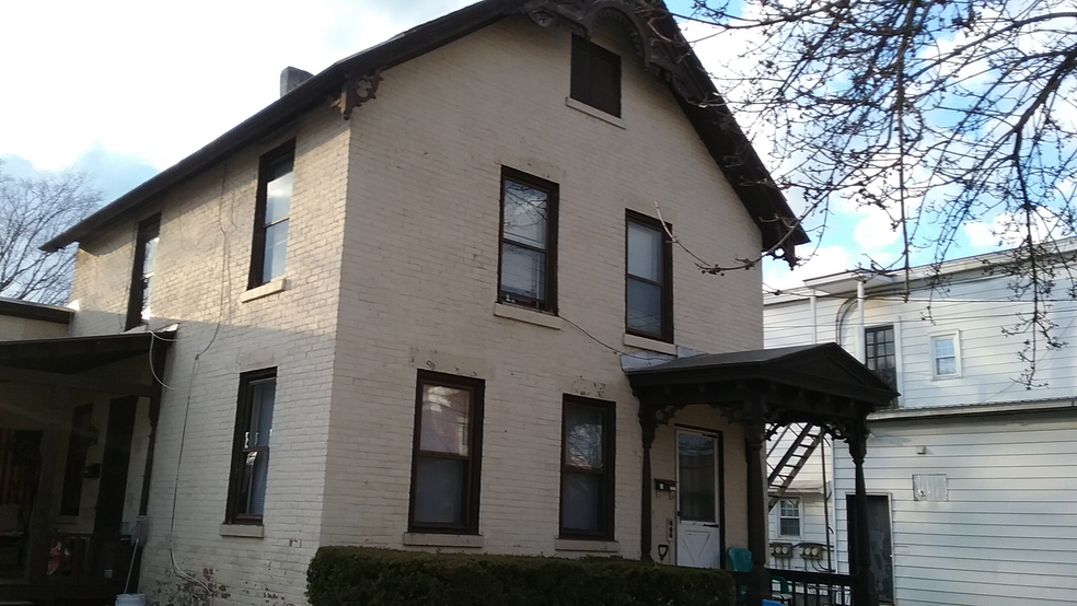 Entrance - 16 Oak St