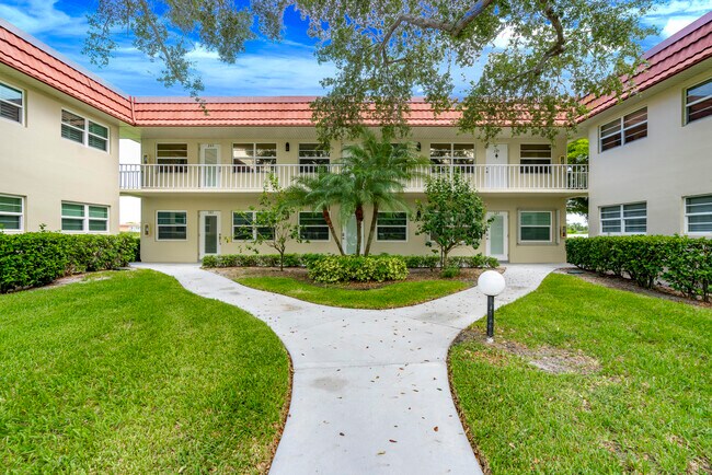 Building Photo - 8 Vista Palm Ln