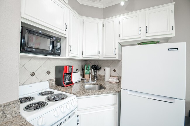 Building Photo - 6102 Seawall Blvd