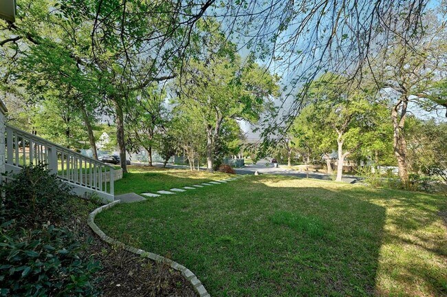 Building Photo - 3822 Ridgelea Dr