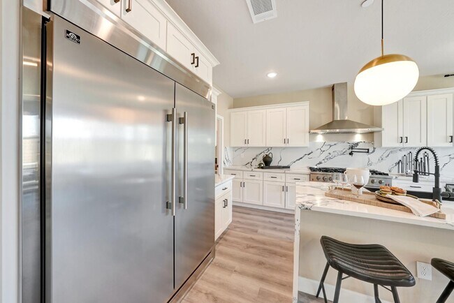 Building Photo - 168 N Falcon Ave