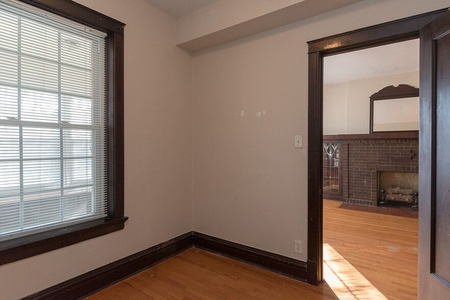 Building Photo - 1434 W Addison St