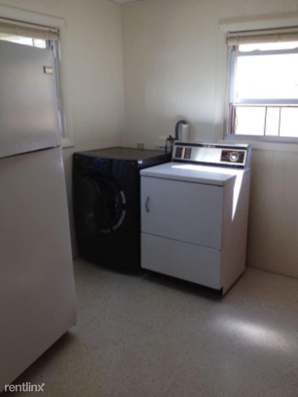 Building Photo - 424 Monroe Ave