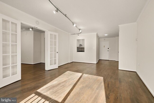 Building Photo - 1239 Vermont Ave NW