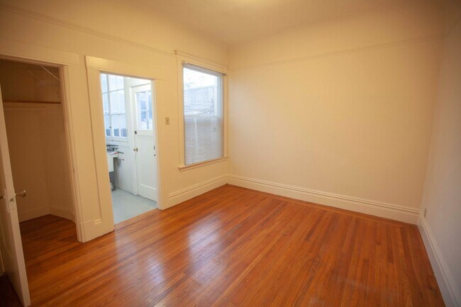 Building Photo - 128