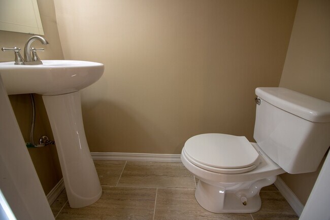 Building Photo - ???Newly Updated, MODERN 2 Bedroom in booming Brewerytown