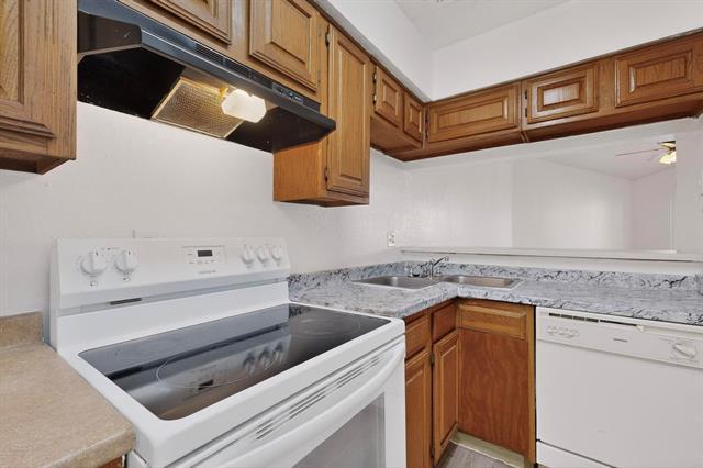 Building Photo - 8545 Midpark Rd