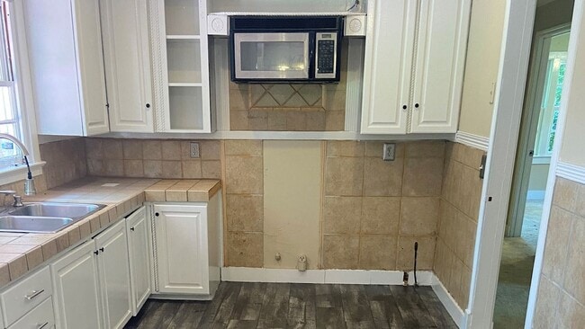 Building Photo - 1813 Dogwood Dr