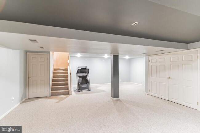Building Photo - 48 Stonehurst Ct