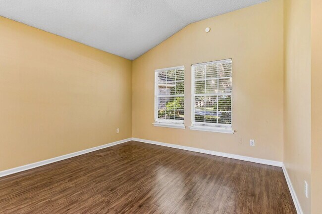 Building Photo - Single-Story OakLeaf Plantation Home Near Shopping, Schools and Recreation